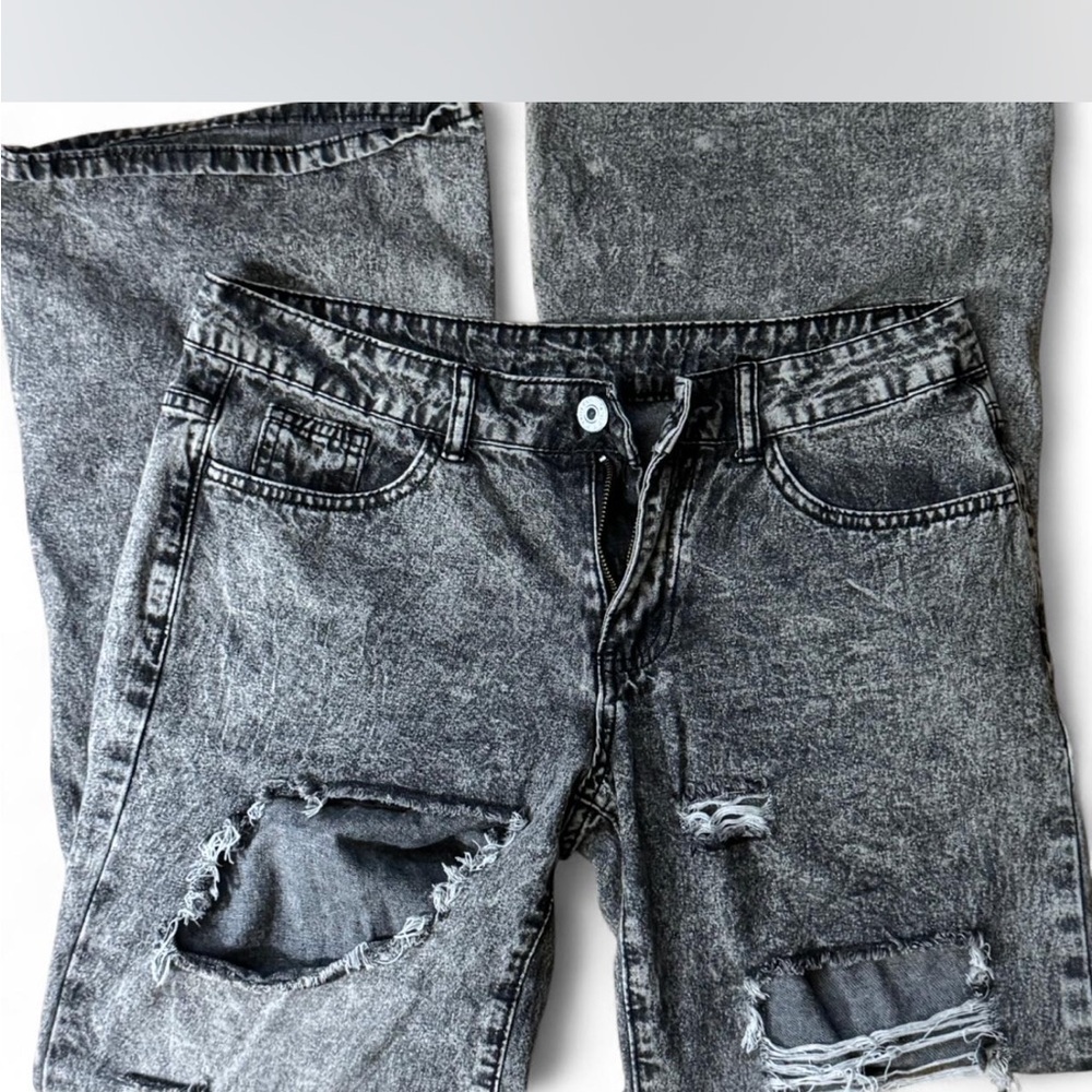 Stylish Gray Distressed Women's Jeans